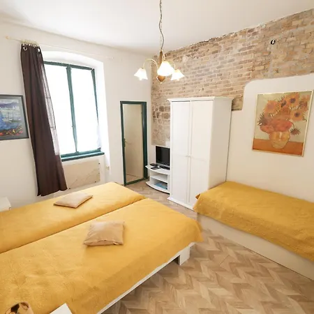 Poluotok Daire *